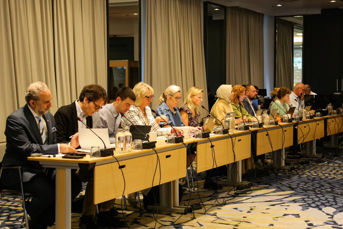 🔵 Lares firma en Bruselas el Marco de Acción europeo sobre #fidelización y contratación en los servicios sociales

Un acuerdo #clave para mejorar las condiciones laborales del #sector en la UE.

📄 Lee la nota de prensa completa  lares.org.es/lares-particip…