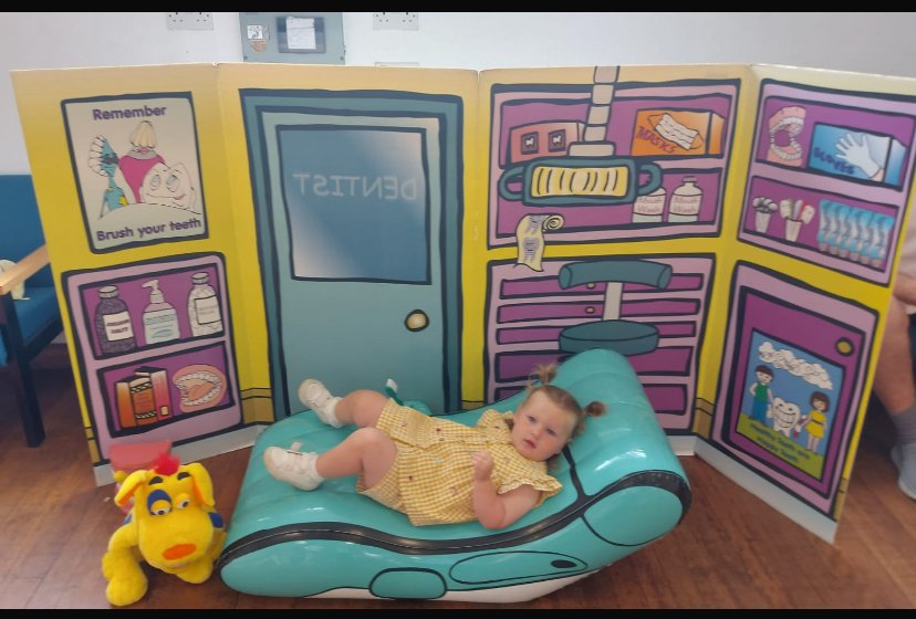 NHSChildsmile's tweet photo. Kirsty from the @NHSForthValley Childsmile team enjoyed her recent visit to Tullibody Toddlers, we hope you all had fun too.
#Childsmile #ForthValley #TullibodyToddlers #oralhealth #dentalhealth #popupdentalsurgery #brushtwiceaday https://t.co/s0HN3bxAS0