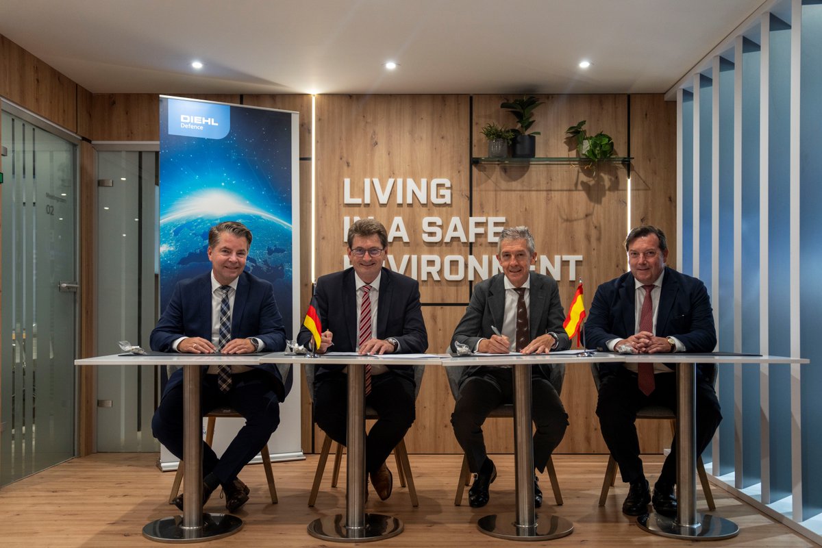 DiehlDefence's tweet image. #DiehlDefence and Sener signed a MoU for the strategic collaboration in future systems for #FCAS, hypersonic missiles, as well as for a variety of core technologies of both Sener’s and Diehl Defence’s product portfolio.
Press release: diehl.com/defence/en/pre…