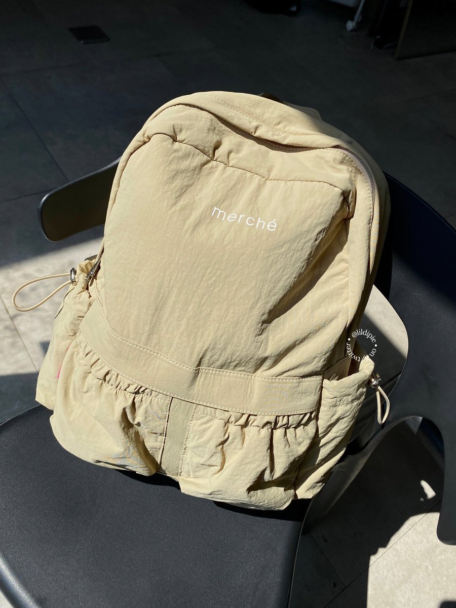 lildipie's tweet photo. Ngga lagi deh WFC bawa barang seabrek pake totebag yang bikin pundak berat sebelah😩

Sekarang udah nemu tas tempur yg sat set, anti air &amp; tetep stylish buat dipake muter kota🚶🏼‍♀️🫶🏻 https://t.co/nI8cPyre41