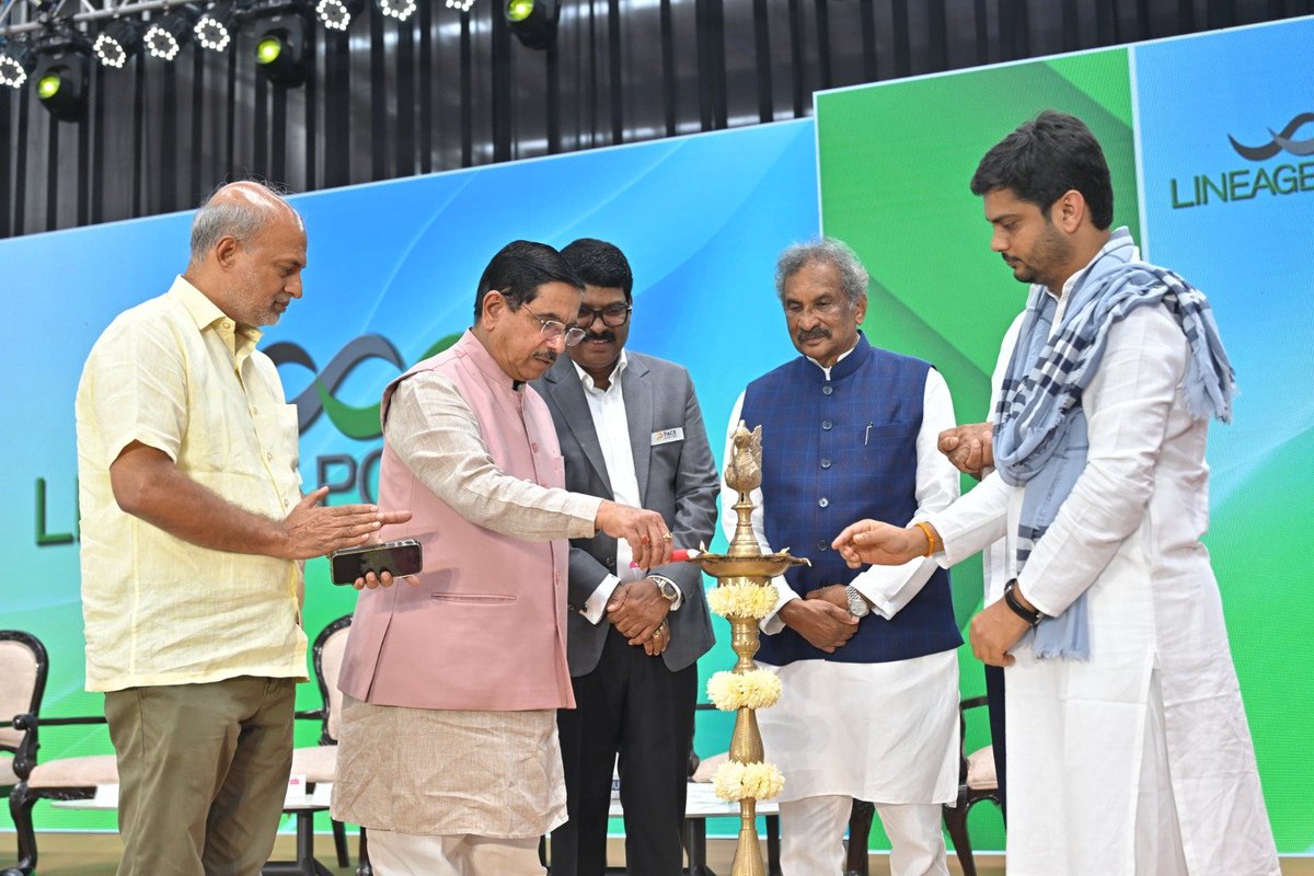 JoshiPralhad's tweet image. Inaugurated a cutting-edge BESS manufacturing plant by Lineage Power Pvt. Ltd in Bengaluru.

With 5 GWh annual capacity, it will produce utility-scale 5 MWh DC blocks paired with a 2.5 MW power conversion system. 

Addressed the gathering and highlighted that as more renewable