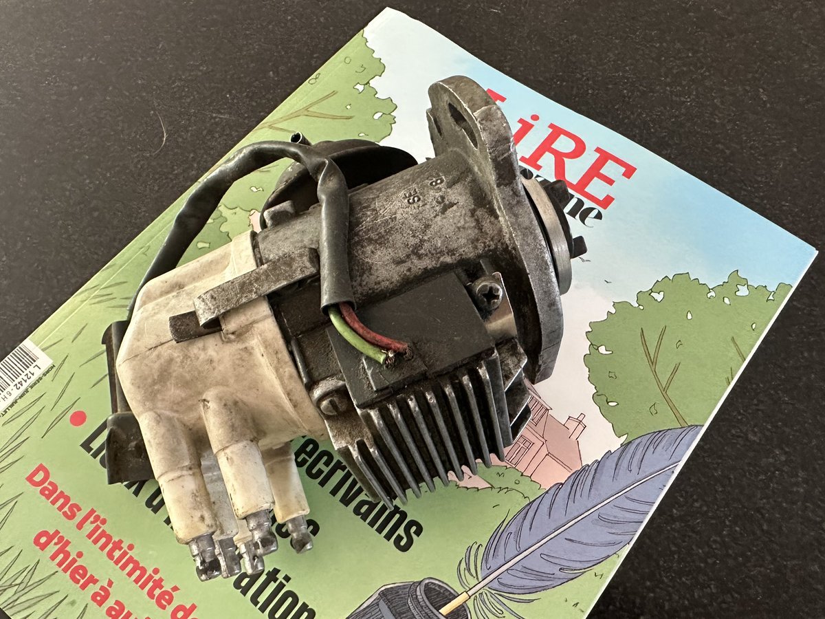 guilhemricavy's tweet image. Prélevé sur une Panda 4x4 des Hautes-Alpes (RIP petit ange parti trop tôt), un allumeur "breakerless" transistorisé à effet Hall qui va redonner vie à un autre moteur 1000 Fire ❤️
#allumage #delco #HT #distributeur #fiat  #magnetimarelli