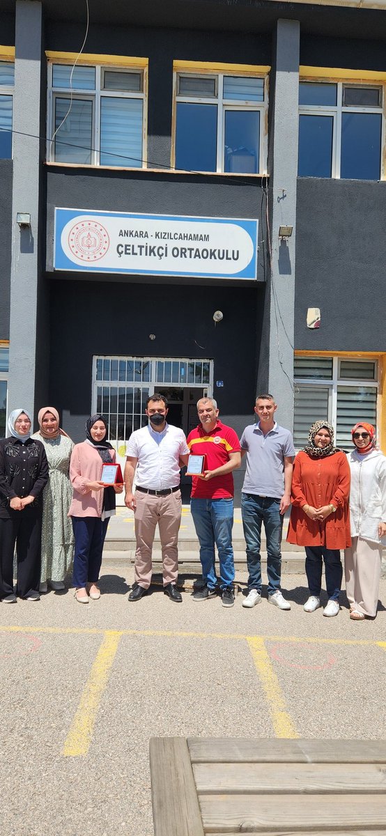 Sn. Müdürümüz Gültekin Bostan tarafından tayini çıkan öğretmenlerimize emeklerinden dolayı teşekkür plaketi verilmiştir👏👏👏
Öğretmenlerimize teşekkür ediyor gittikleri yerlerde mutluluklar diliyoruz👏
<a href="/nmehmetbeyoglu/">Dr. Nuri MEHMETBEYOĞLU</a> 
<a href="/CihangirCanturk/">Cantürk Cihangir🇹🇷</a> 
<a href="/tcmeb/">Millî Eğitim Bakanlığı</a>