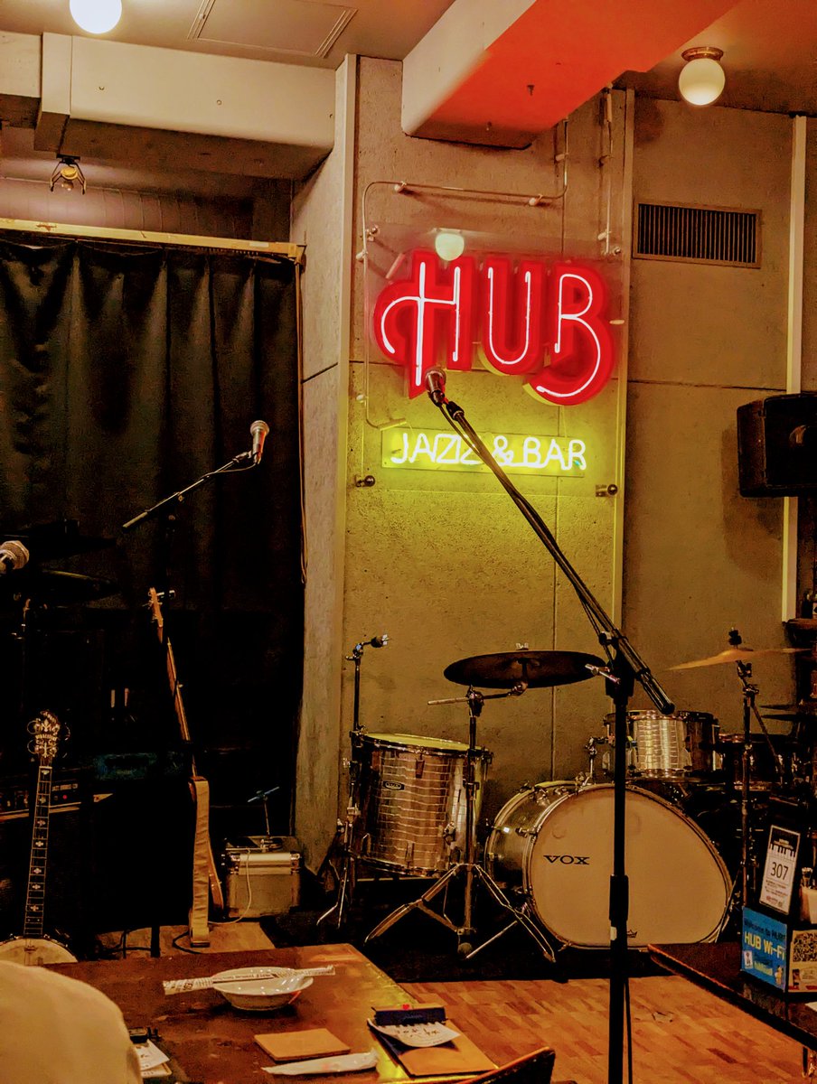 tur_pn's tweet photo. 初めてHUB浅草店に来た。なんとHUBだけどジャズバー。

超久々にバンバンバザール観るよー https://t.co/jJuk6JPnC1