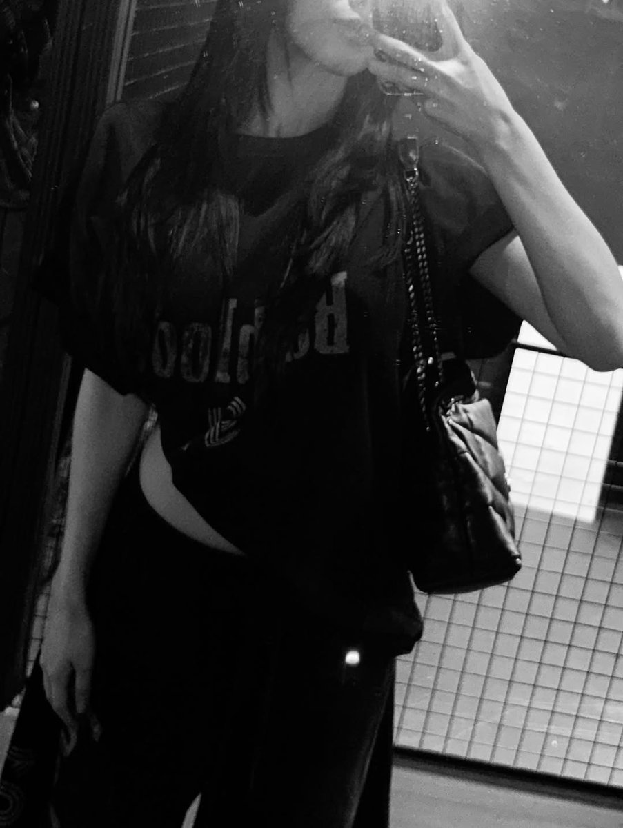 Some nights feel like a blur — caught between reflections and shadows, where silence speaks louder than words. It’s in these fleeting moments I remember that confidence isn’t always loud, sometimes it’s just a quiet kind of strength wrapped in simplicity.