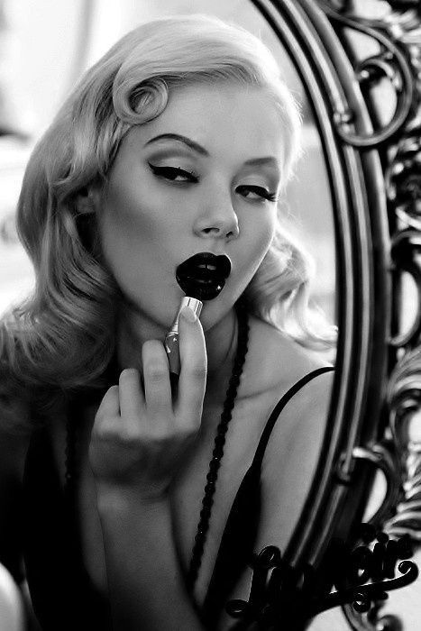 youtu.be/PnMpb2zNcPM?fe…
Sophia Grace ft. Silento - Girl In The Mirror.