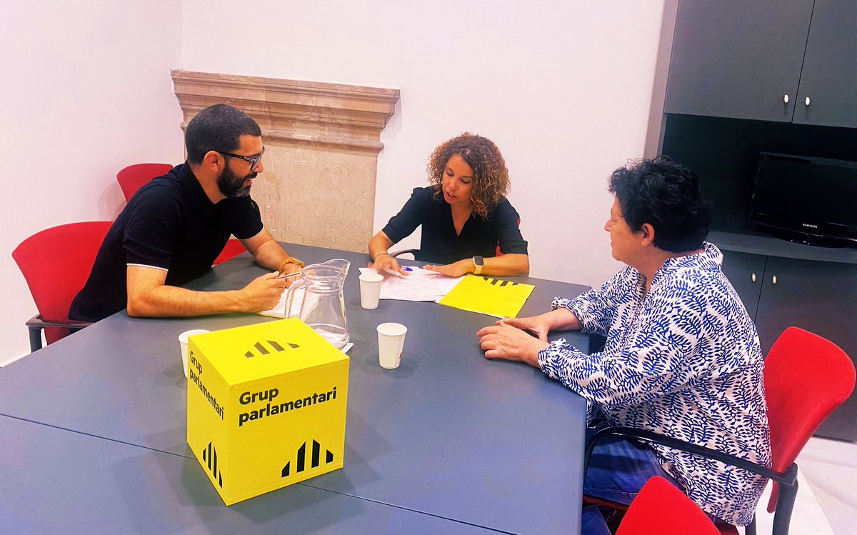 Ahir vam fer la presentació de la nova Executiva sectorial al Grup Parlamentari d’Esquerra. 
Vam marcar l’agenda dels propers 6 mesos i vam aprofitar per reunir-nos amb d’altres grups de treball. Un matí molt profitós per iniciar aquesta nova etapa amb força.