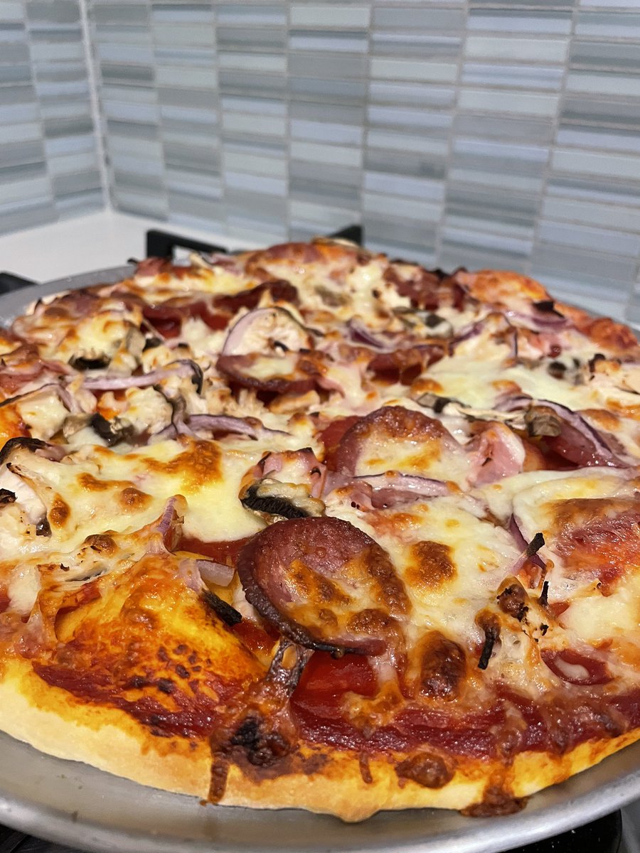 KatyKray73's tweet photo. Happy Friday! Homemade pizza on the menu and I’m drinking Moscow Mules. 

Is this Tweet deemed ok to post? What’s illegal content in Australia nowadays? 🤷🏻‍♀️

What’s everyone up to? 🤗 https://t.co/X4n4QYgfDe