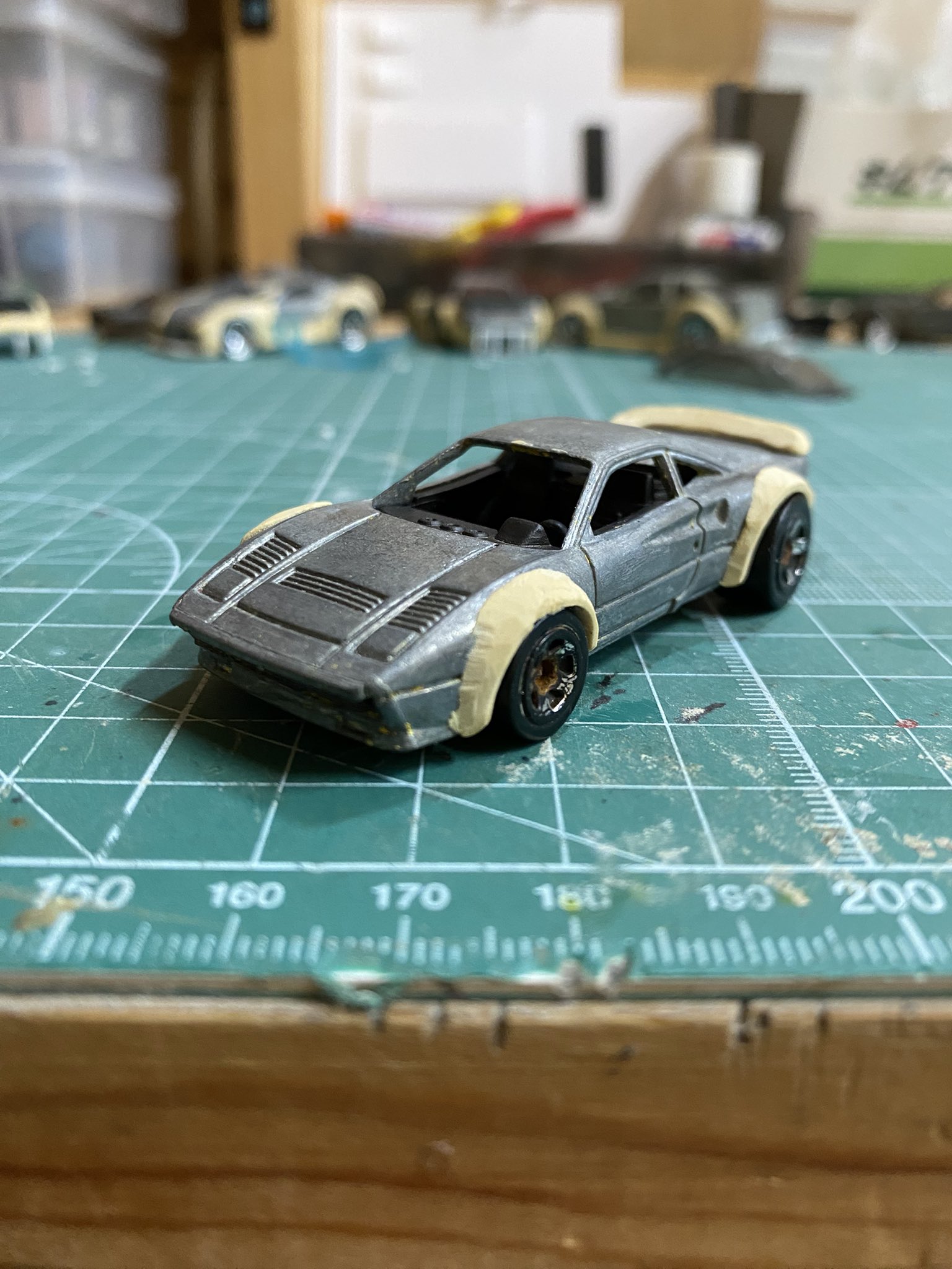 ホットウィール 1/18 フェラーリ 288GTO (カスタム仕様) 【公式通販】
