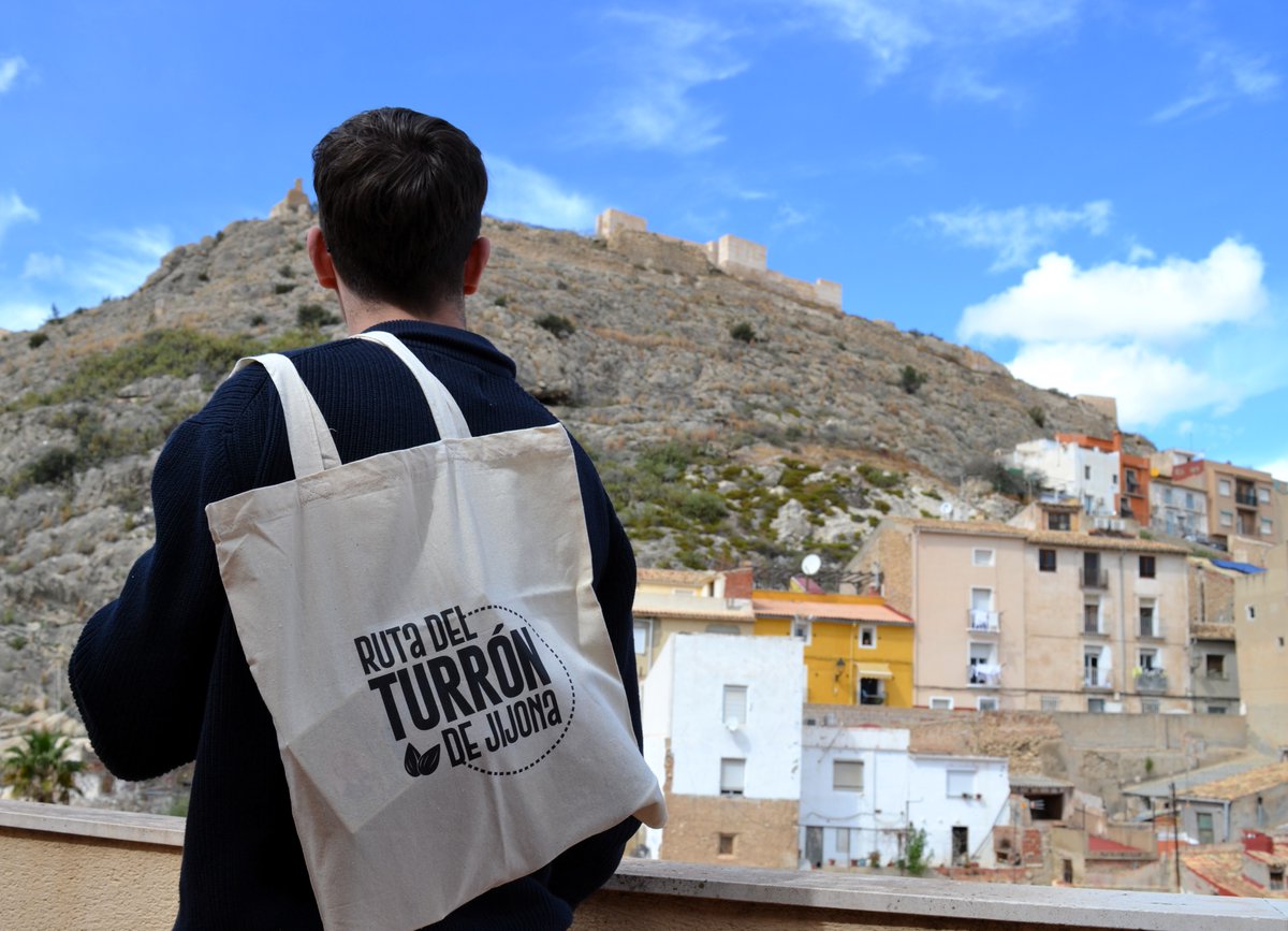Aunque el #turrondejijona se consume sobre todo en Navidad, es en esta época cuando la campaña de producción se intensifica y es un buen momento para visitar Jijona😍

Si queréis saber más, os aconsejamos que visitéis la web 💻rutadelturrondejijona.com 

#IGPJijona