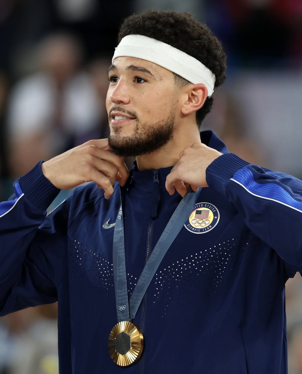 xballafrica's tweet photo. DEVIN BOOKER WASN’T LYING 😳🔥

🇸🇸 One year after their Olympic exchange, Khaman Maluach joins the Suns as Booker’s new teammate. Full circle moment. 🫡

(Thread) https://t.co/p2tH5UL1fj