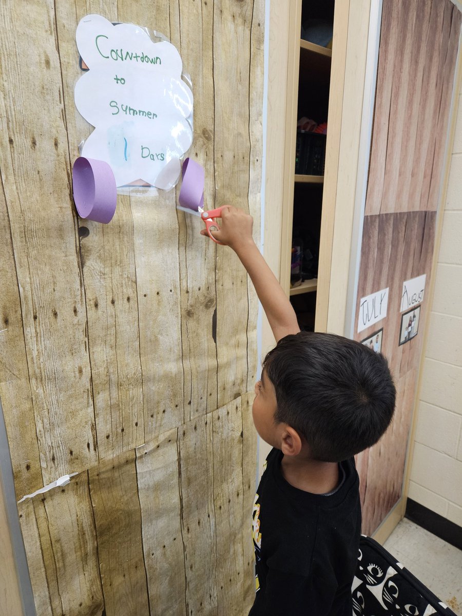 Grenoble PS (@grenobleps) on Twitter photo K3 had the most amazing countdown to summer! πβοΈ Each day they cut a rainbow link, getting closer to sunshine and fun! Such a colourful way to celebrate the end of the year! βοΈπ #CountdownToSummer #KindergartenFun #RainbowLinks <a href="/PeelSchools/">Peel District School Board</a> <a href="/PDSBDirector/">Rashmi Swarup</a> K3 had the most amazing countdown to summer! πβοΈ Each day they cut a rainbow link, getting closer to sunshine and fun! Such a colourful way to celebrate the end of the year! βοΈπ #CountdownToSummer #KindergartenFun #RainbowLinks <a href="/PeelSchools/">Peel District School Board</a> <a href="/PDSBDirector/">Rashmi Swarup</a>
