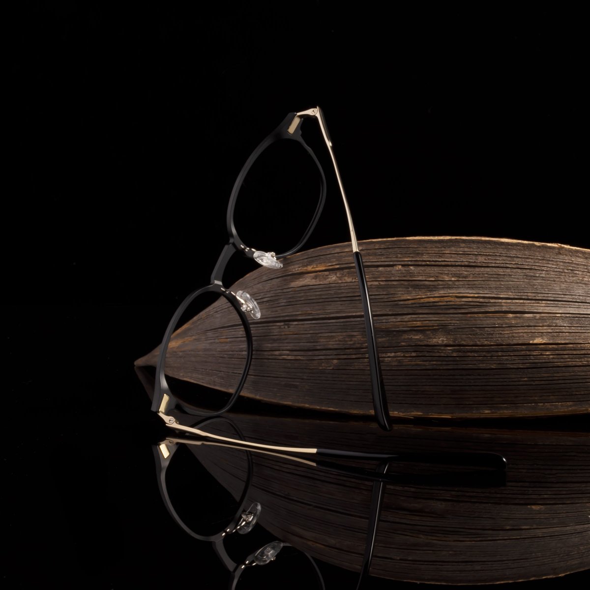 yesglasses's tweet image. Sharp lines. Rich color. Polished metal. This is how you make an entrance without saying a word. ✨🕶️

#Yesglasses #UnderstatedBold #RedFrames #stylish #EyewearEssentials #yeslook

SKU: E17384