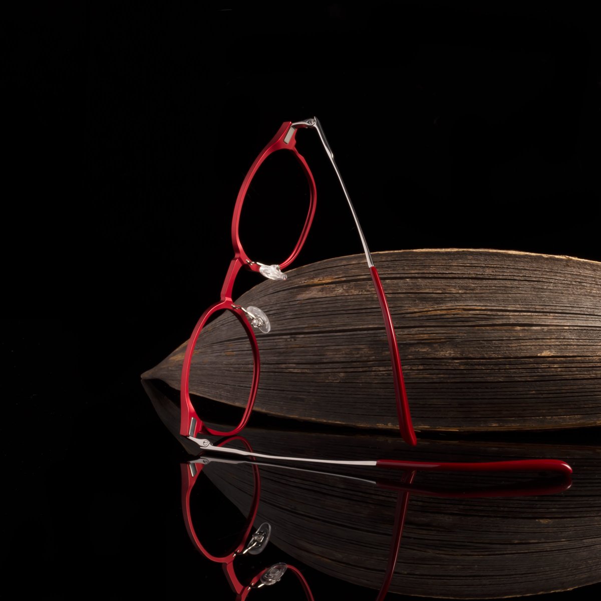 yesglasses's tweet image. Sharp lines. Rich color. Polished metal. This is how you make an entrance without saying a word. ✨🕶️

#Yesglasses #UnderstatedBold #RedFrames #stylish #EyewearEssentials #yeslook

SKU: E17384