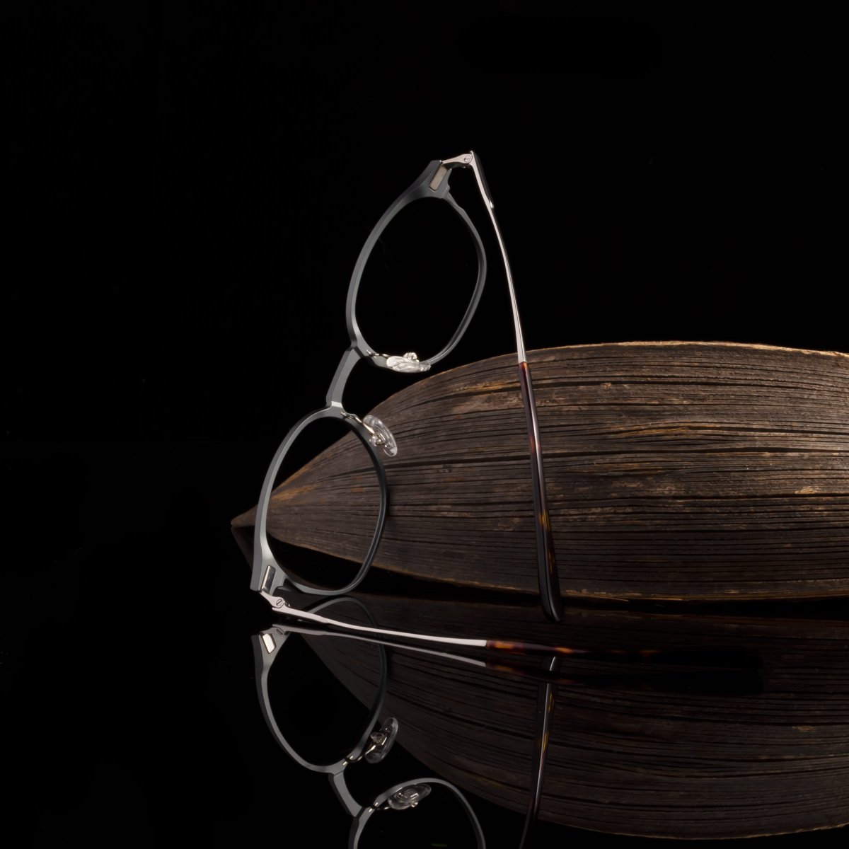 yesglasses's tweet image. Sharp lines. Rich color. Polished metal. This is how you make an entrance without saying a word. ✨🕶️

#Yesglasses #UnderstatedBold #RedFrames #stylish #EyewearEssentials #yeslook

SKU: E17384