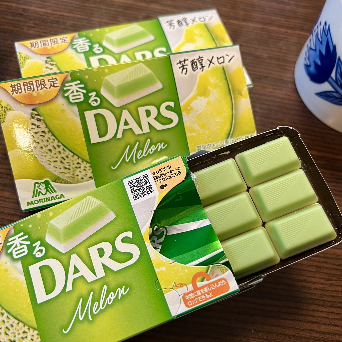 PrvStock_coffee's tweet photo. 昨年、初めて食べて衝撃だった期間限定チョコがまた売ってたのでまとめ買いしといた。

10箱くらい買っときゃよかったかなぁ。
すぐ無くなりそう…🤭

#森永製菓
#香るdars
#芳醇メロン https://t.co/hzE2DqQhMt