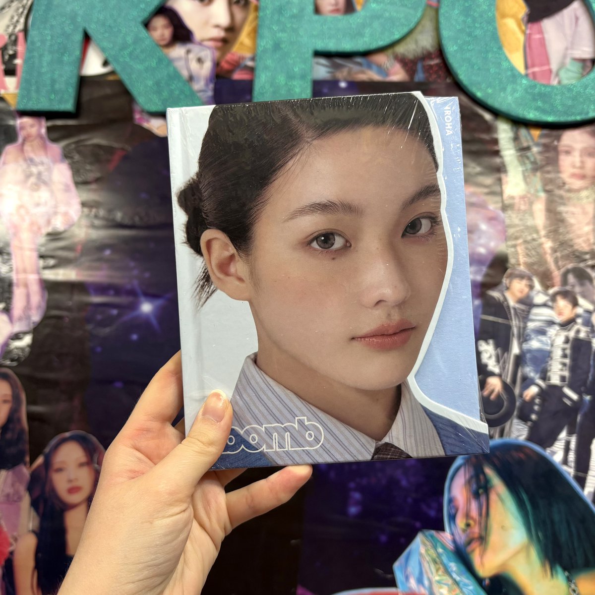 🎵 NEW MUSIC 🎵

GLLIT! ILLIT are back with their new album Bomb! 🥳

Pink bomb, Magic bomb, and Star Bomb versions are all available. As well as GLLIT version! 🥰

#illit #illit_bomb #newmusicfriday