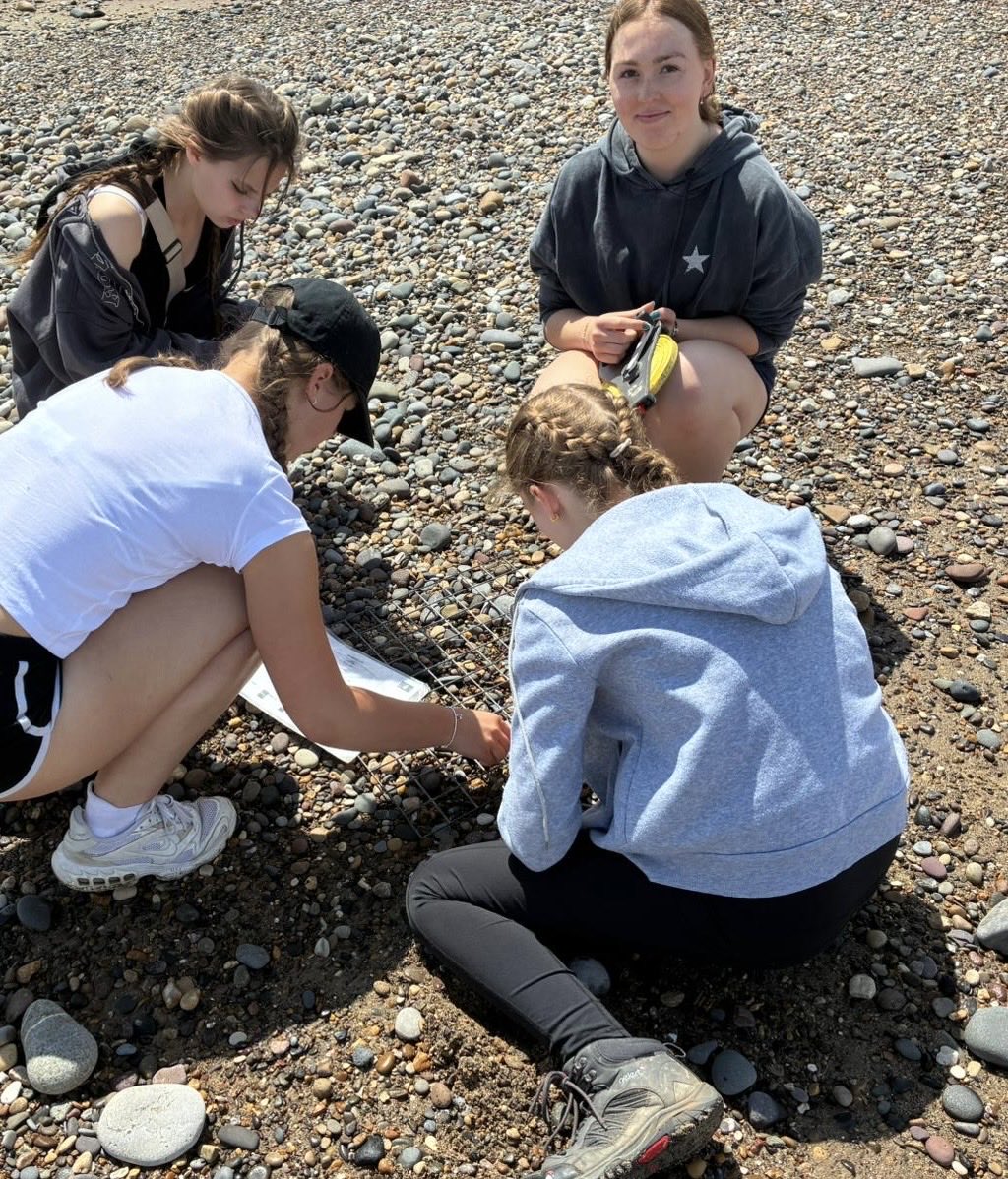 StraUponAvonSch's tweet image. Day 2 on the Y12 Geography field trip to ⁦@CranedaleCentre⁩ studying coastal management #SuASEnthuse