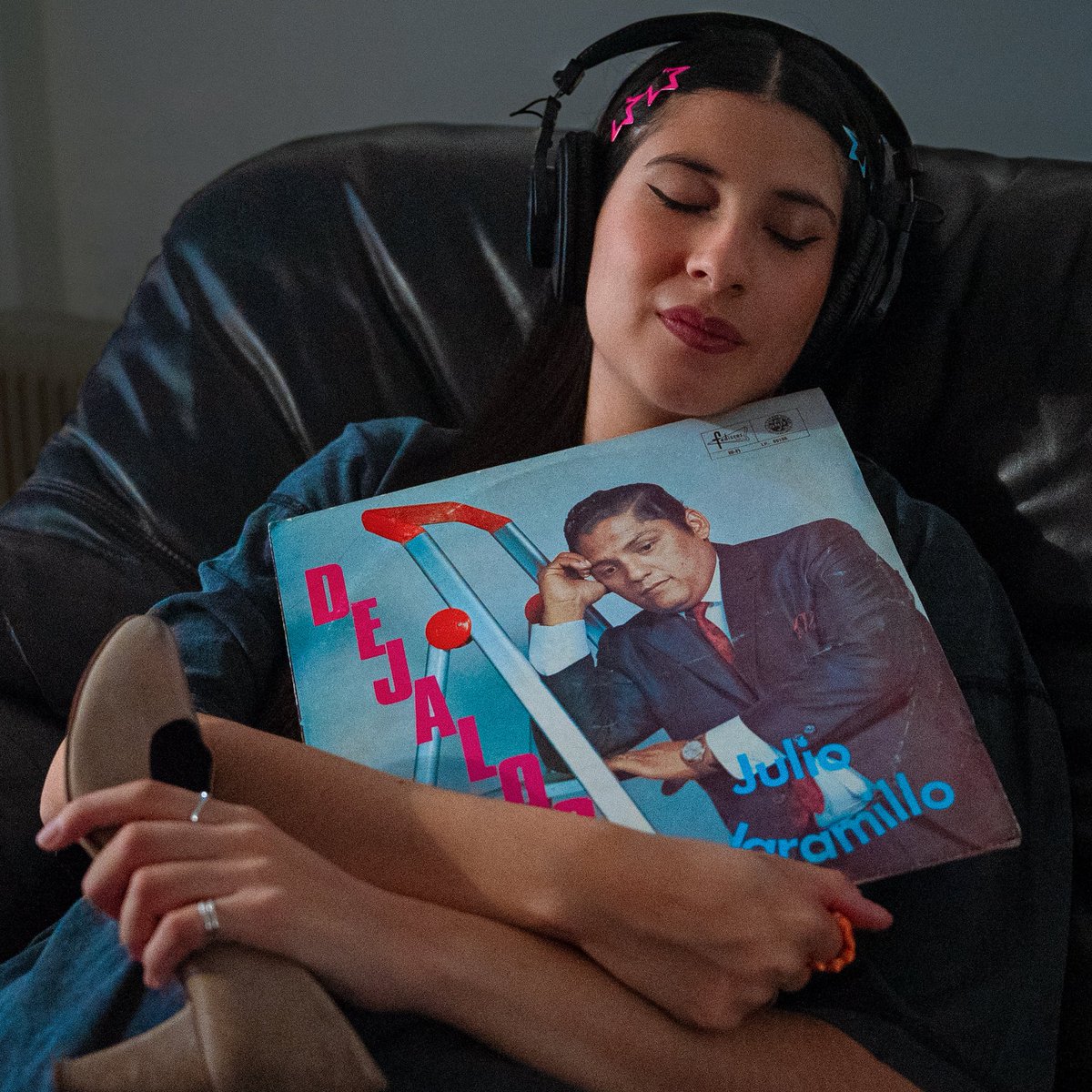 Nuevo single el día 1/07
Homenajeando el rey de reyes, Don Julio Jaramillo.

Podéis hacer el presave aquí: elibarahona.lnk.to/devuelvemeelco…