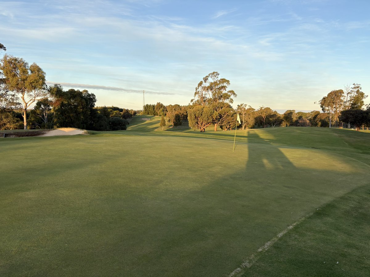 DosCook's tweet image. A cracking winter arvo doing course maintenance! Not a bad worksite for day