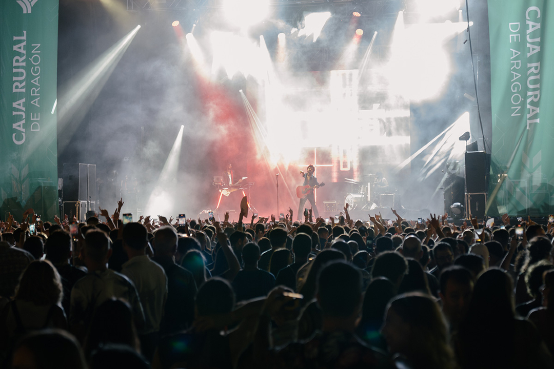 Pistoletazo de salida de la XVI edición del <a href="/polifoniksound/">PolifoniK Sound</a>, El festival comenzó este jueves con una gran fiesta de bienvenida en el Recinto Ferial de Balbastro. Este viernes se inaugura de forma oficial para recibir a una treintena de artistas en sus seis escenarios: