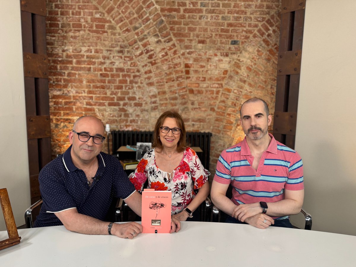 Déjate de Historias TV (@dejatetv) on Twitter photo DIRECTO | EL ARPA DE BÉCQUER
Con <a href="/OscararpaLopez/">Óscar Arpa López</a>, <a href="/PabloVilaboy/">Pablo Vilaboy</a> y Carmen Pérez de Alce. Empezamos con "El verano en que mi madre tuvo los ojos verdes" y seguimos con "De caras y cruces"
📺 TDT y online en dejatedehistorias.es/emision-online DIRECTO | EL ARPA DE BÉCQUER
Con <a href="/OscararpaLopez/">Óscar Arpa López</a>, <a href="/PabloVilaboy/">Pablo Vilaboy</a> y Carmen Pérez de Alce. Empezamos con "El verano en que mi madre tuvo los ojos verdes" y seguimos con "De caras y cruces"
📺 TDT y online en dejatedehistorias.es/emision-online