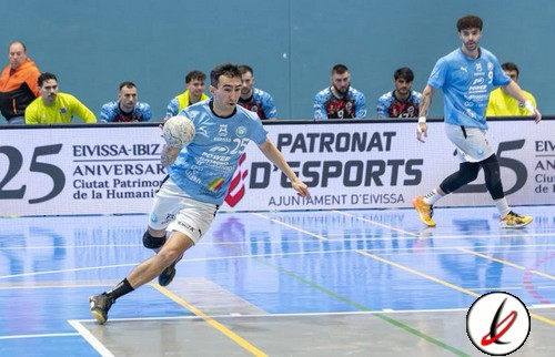 LanzaroteDeportiva (@lanzarotedeport) on Twitter photo 🤾♂️ #Balonmano
El Balonmano Lanzarote Ciudad de Arrecife incorpora a Adrián Juárez
☑️ Un central para liderar el juego del equipo
☑️ Llega del H.C. Eivissa
☑️ Segundo fichaje del <a href="/BMSanJoseObrero/">C.D.Balonmano San Jose Obrero</a>
Consulta la noticia en el enlace ⬇️⬇️
lanzarotedeportiva.com/index.php/balo… 🤾♂️ #Balonmano
El Balonmano Lanzarote Ciudad de Arrecife incorpora a Adrián Juárez
☑️ Un central para liderar el juego del equipo
☑️ Llega del H.C. Eivissa
☑️ Segundo fichaje del <a href="/BMSanJoseObrero/">C.D.Balonmano San Jose Obrero</a>
Consulta la noticia en el enlace ⬇️⬇️
lanzarotedeportiva.com/index.php/balo…