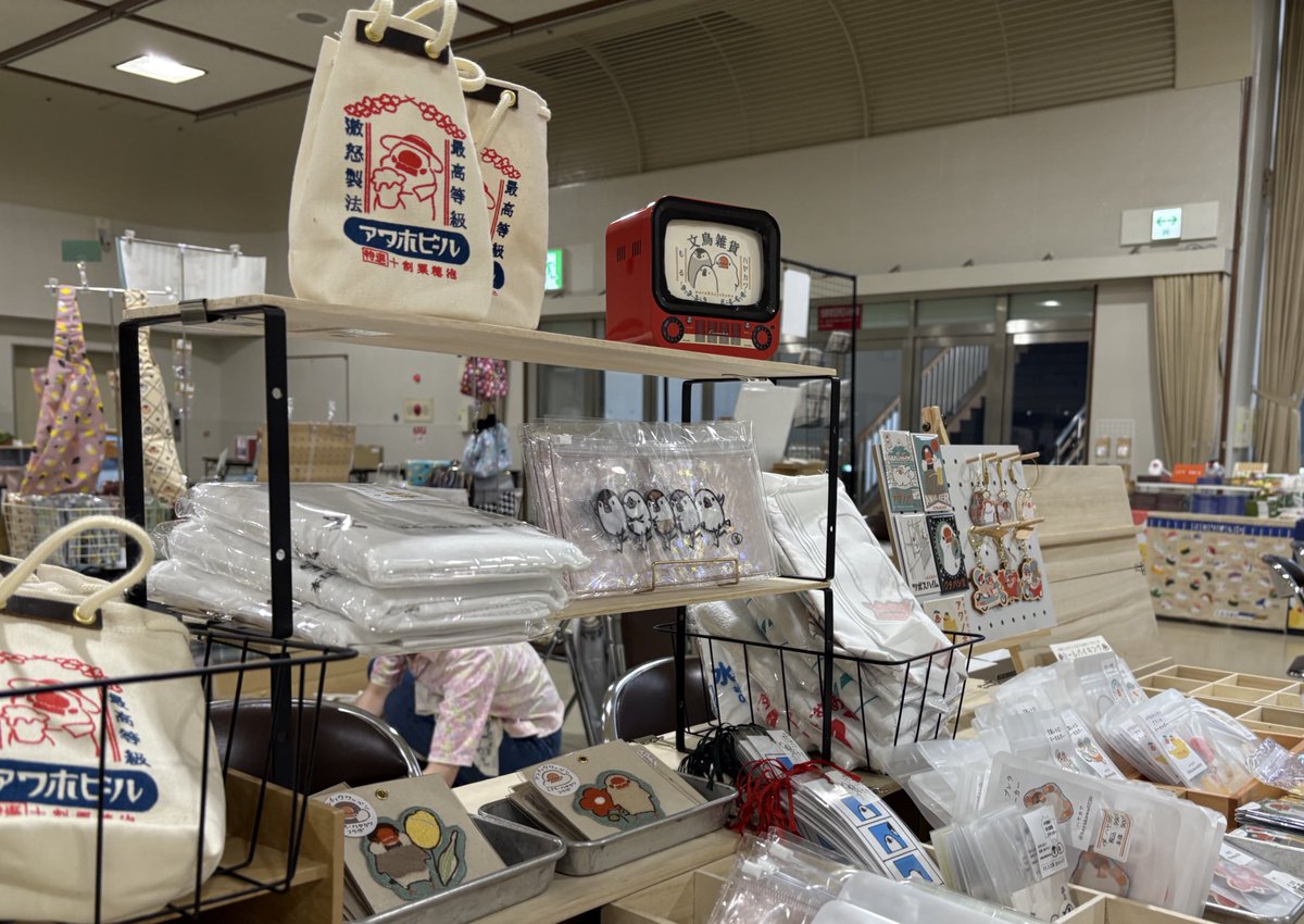 前日搬入行ってきました🐥✨　全然終わってないので明日も頑張ります！今回もごちゃごちゃしております！！よろしくお願いします✨　#尾張文鳥博