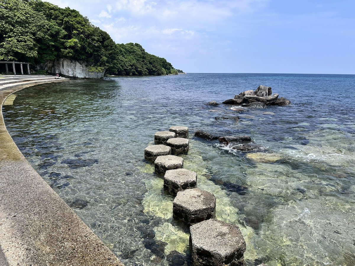 _noto_to_'s tweet image. つくモールでお昼ごはん食べてからお気に入りスポット、能登海洋ふれあいセンターに行ってみました。潮が満ち満ちだったのでシーグラスビーチには行けず…
写真3枚目はこれまたお気に入りスポット、五色ヶ浜。相変わらずの美しさです。
今日は能登町満喫しました🙌🏻