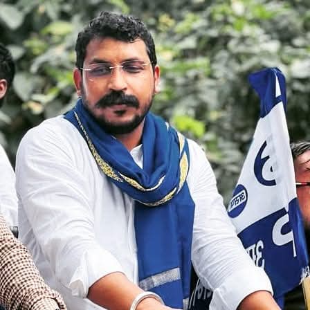 जब आप कुछ नहीं कर रहे थे, तब किसी को परवाह नहीं थी। अगर वे अब आपकी आलोचना करते हैं, आपका उपहास करते हैं और आपका चरित्र हनन करते हैं, तो इसका मतलब है कि आप कुछ महान काम कर रहे हैं...

<a href="/BhimArmyChief/">Chandra Shekhar Aazad</a>