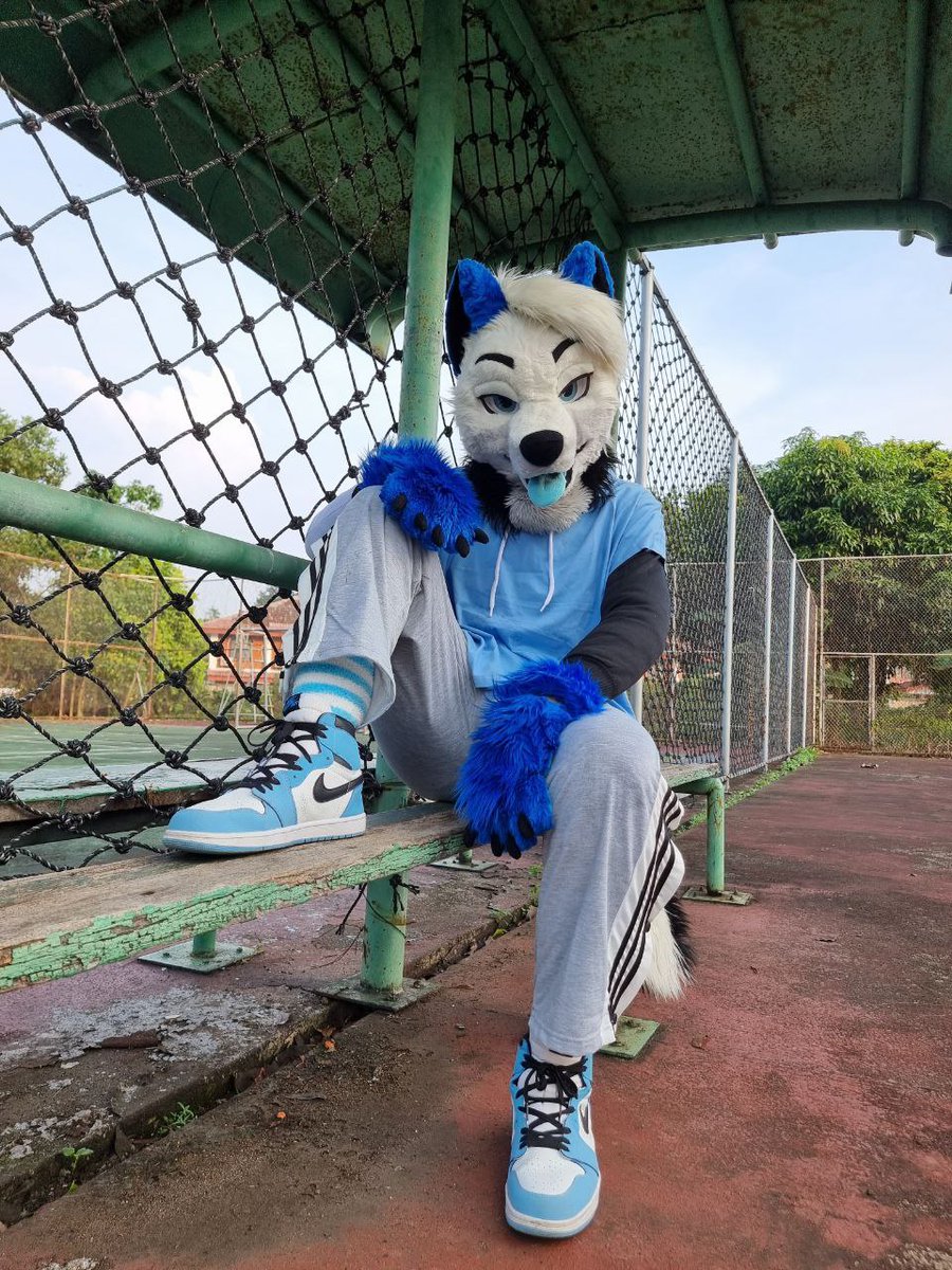 You wanna get wild?
Okay, I'll show you wild

#FursuitFriday