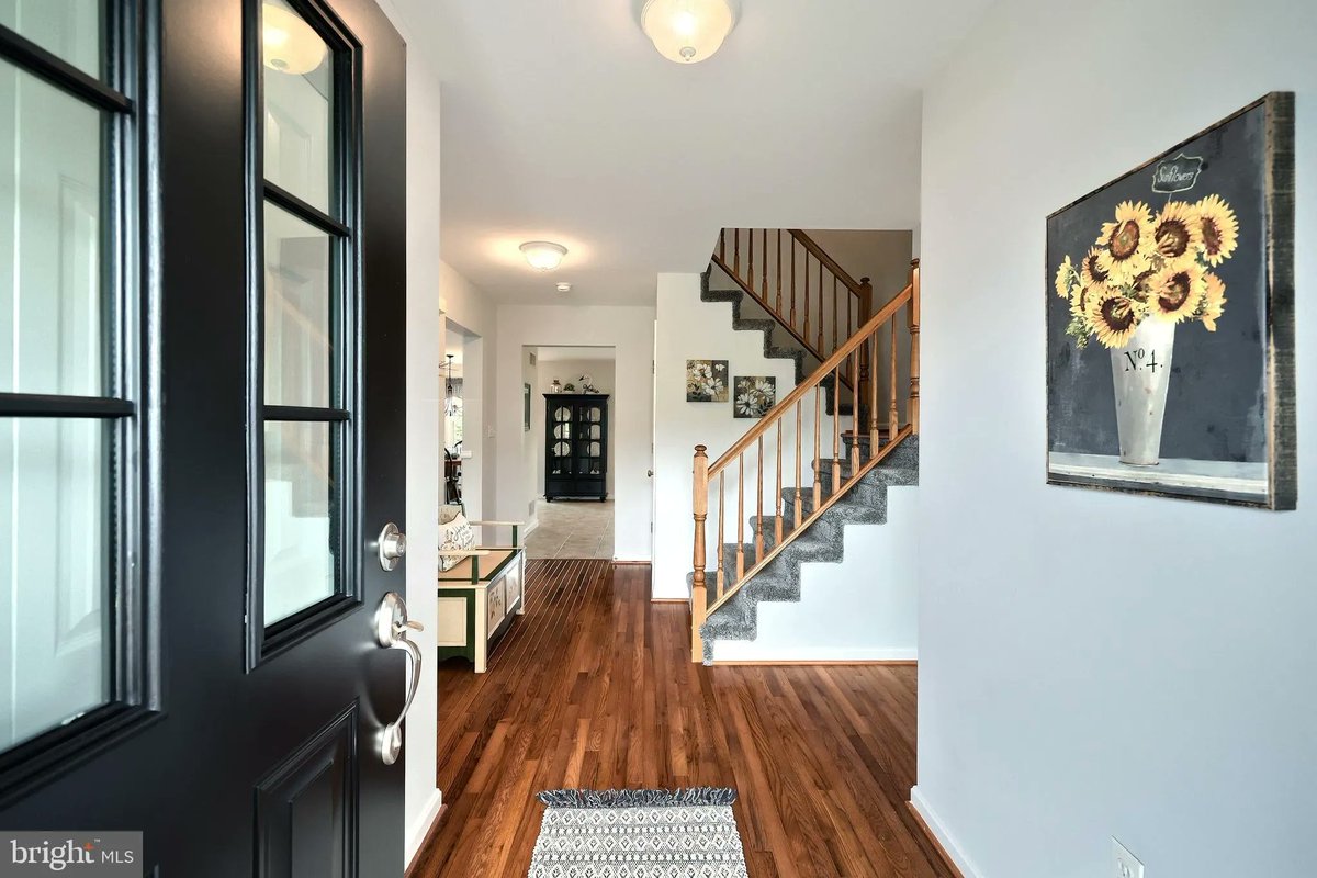 GinterGroup's tweet image. 219 Runningboard Road, Stewartstown, PA, 17363
3 bed | 3 bath 2206 Sq. Ft.
Active | 409900
bit.ly/3I2uPmo
Step into timeless elegance with this beautifully maintained 2-story Colonial, where attention to detail shines in every inch of the home. From the moment you...