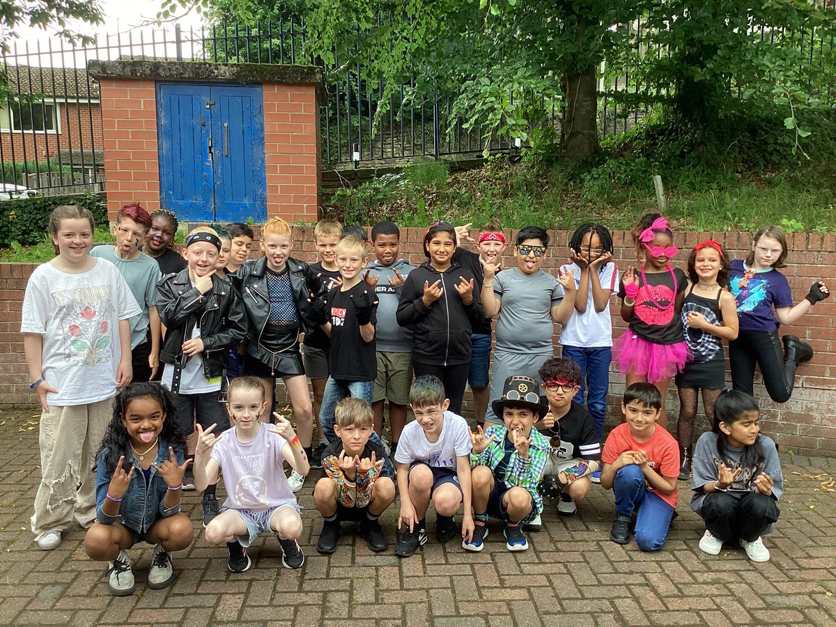 The AWESOME year 4 dressed as Rock Stars today ready for <a href="/RockKidzUK/">Rock Kidz - #AntiBullying & #SelfEsteem</a>