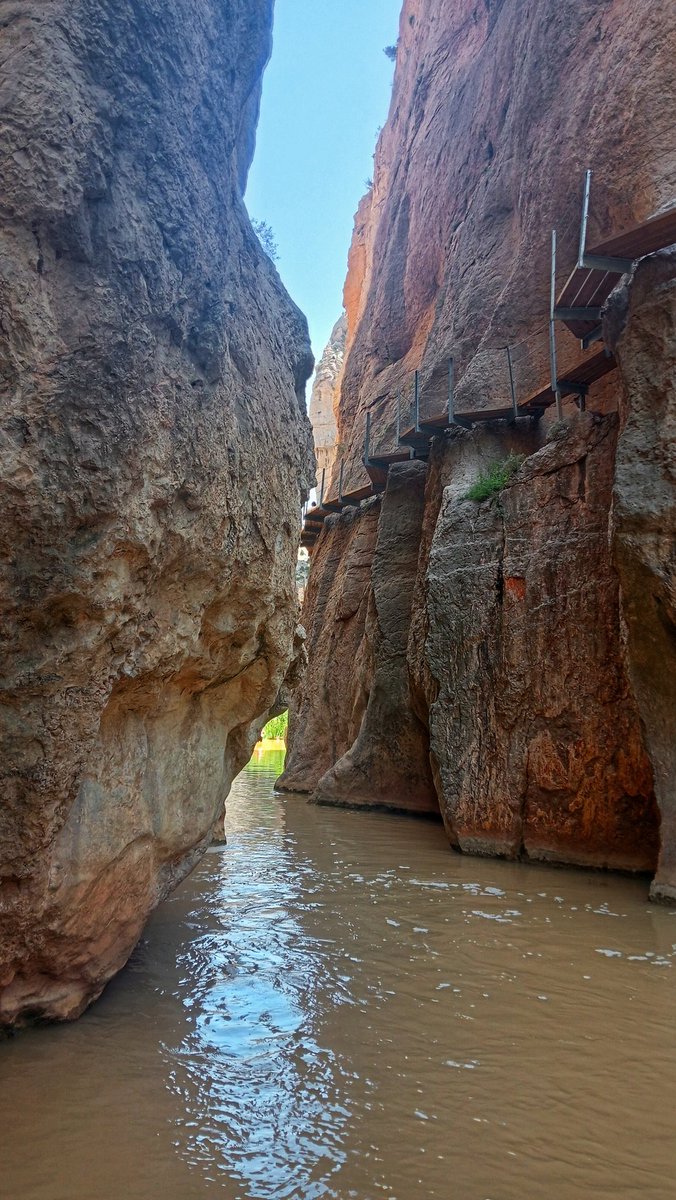 Fantàstica excursió per un indret espectacular del #Maestrazgo amb opció de refrescar-se
ca.wikiloc.com/rutes-senderis… des de Montoro de Mezquita visitem l'Estret de Valloré per unes passarel·les fins a la Boca de l'Infern. Tornada aquàtica pel riu Guadalope.