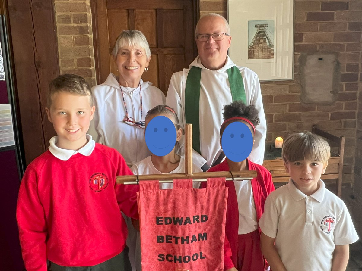 At our Infant Mass, RED class retold the story of the ten lepers, helping us reflect on the importance of Thankfulness: our half-term focus. They reminded us how powerful it is to pause and say thank you. Thank you, also, to Rev Barry Hingston for joining us for worship. 🙏