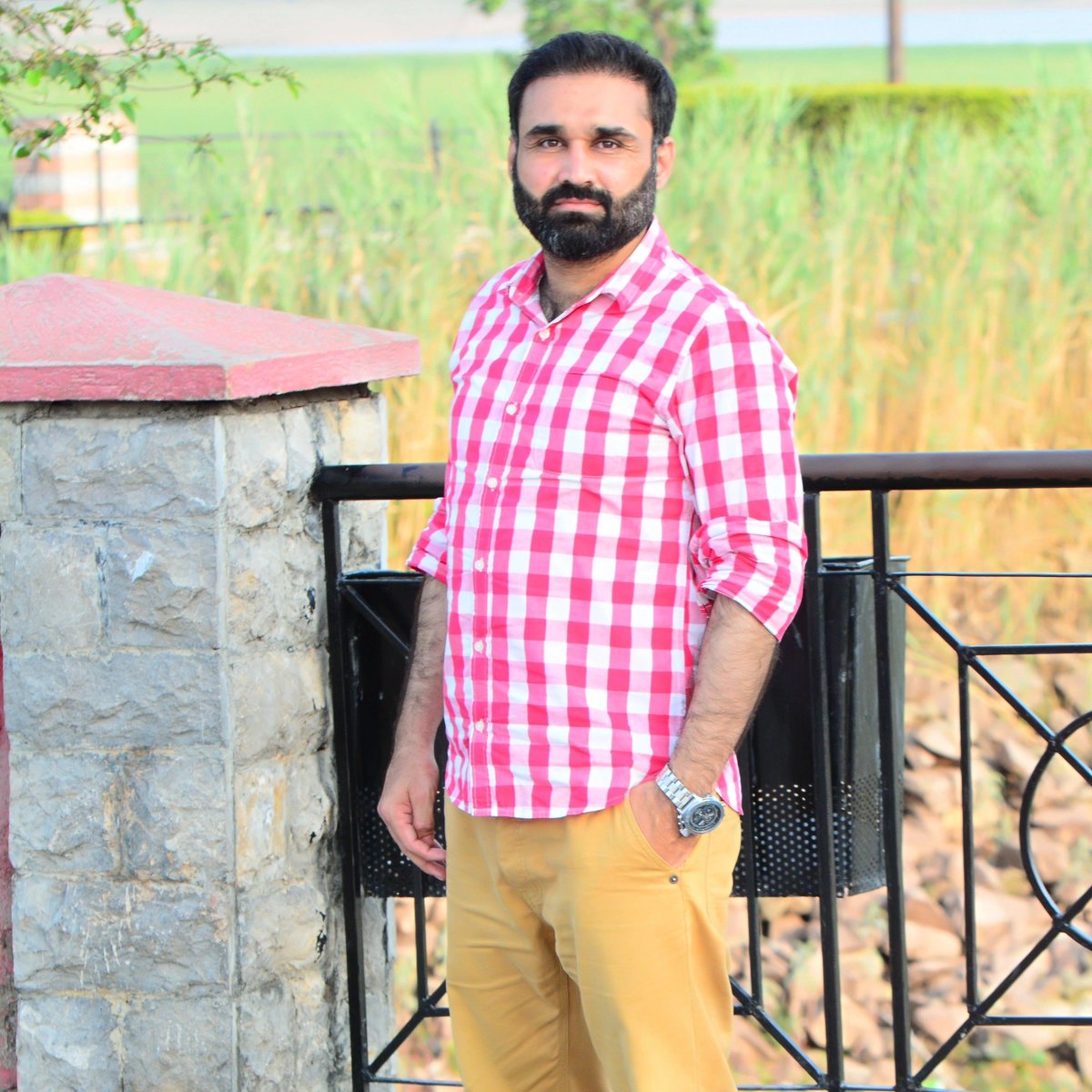 daudkundiwrites's tweet photo. #NewProfilePic https://t.co/jAoMkwU7EP