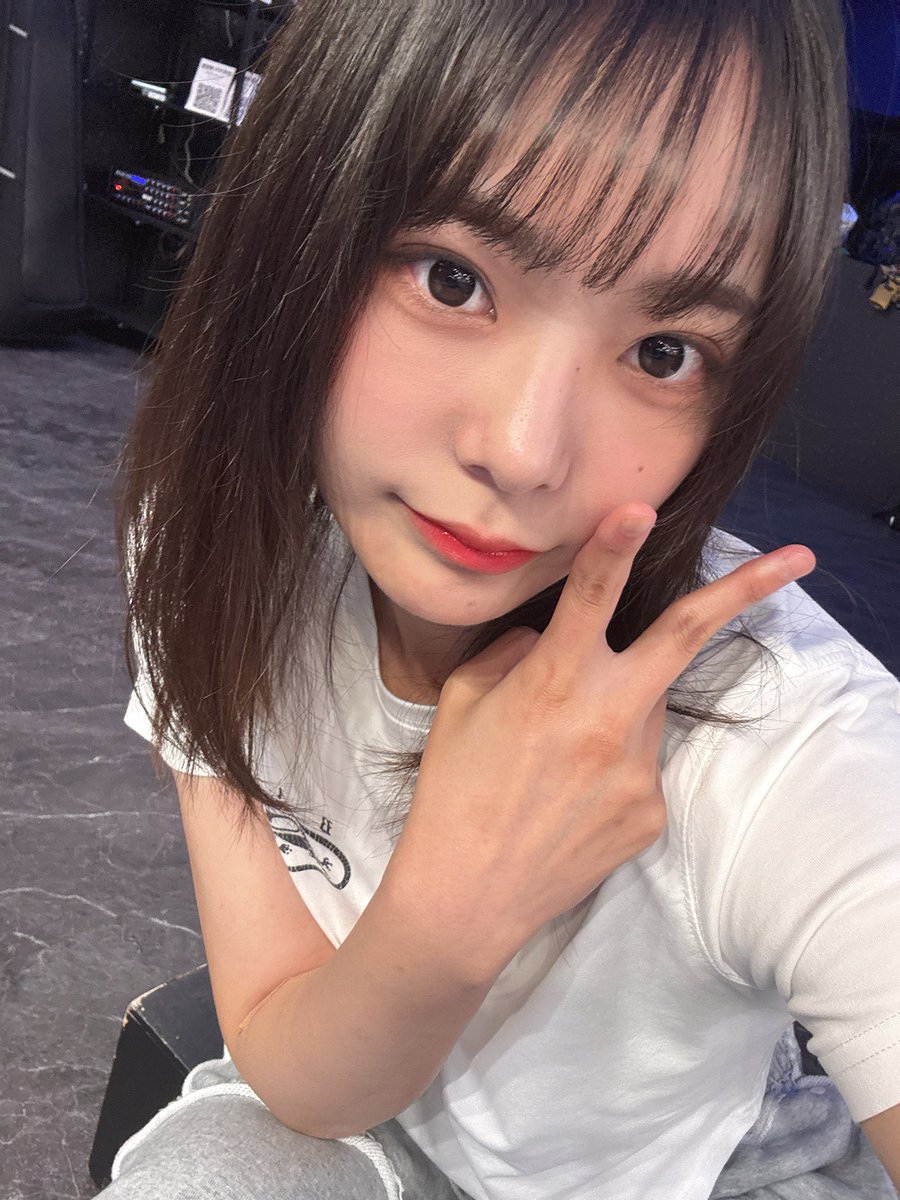 @Weekly_QWER: Jun,27,2025 Siyeon naver fancafe post cafe.naver.com/eggkim/363364?… MINGMING🍦 Hi! It's been hot lately Now I get hotter after showering! Ice cream is the best in summer That's why Genta keeps buying me ice cream these days lol What flavor do you all like? I want milk flavor…