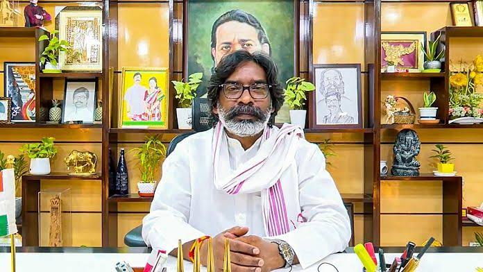 Salamatguru's tweet photo. क्या फायदा तीन बार मुख्यमंत्री बनने का , 

जब खुद आपके पिताजी को इलाज कराने दूसरे प्रदेश के प्राइवेट अस्पताल में जाना पड़े।
हम गरीबों के लिए अच्छा स्वास्थ्य सुविधाएं कैसे दीजिए?
@HemantSorenJMM https://t.co/vf0pJ1n5BT