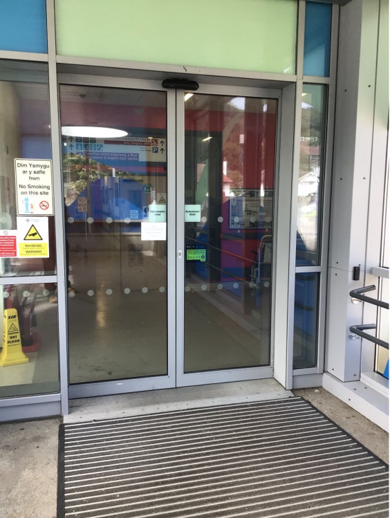 AutoMagicDoor's tweet image. 🚪 NHS Hospital Upgrade 🏥
We replaced a faulty sliding door at a key entrance with a reliable Record STM20 operator + RIC sensors.
Photos show interior &amp;amp; exterior views.
Smooth install thanks to teamwork with NHS Estates. 👏
📱 - 0870 042 2220
#AutomaticDoors #NHSProjects