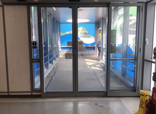 AutoMagicDoor's tweet image. 🚪 NHS Hospital Upgrade 🏥
We replaced a faulty sliding door at a key entrance with a reliable Record STM20 operator + RIC sensors.
Photos show interior &amp;amp; exterior views.
Smooth install thanks to teamwork with NHS Estates. 👏
📱 - 0870 042 2220
#AutomaticDoors #NHSProjects