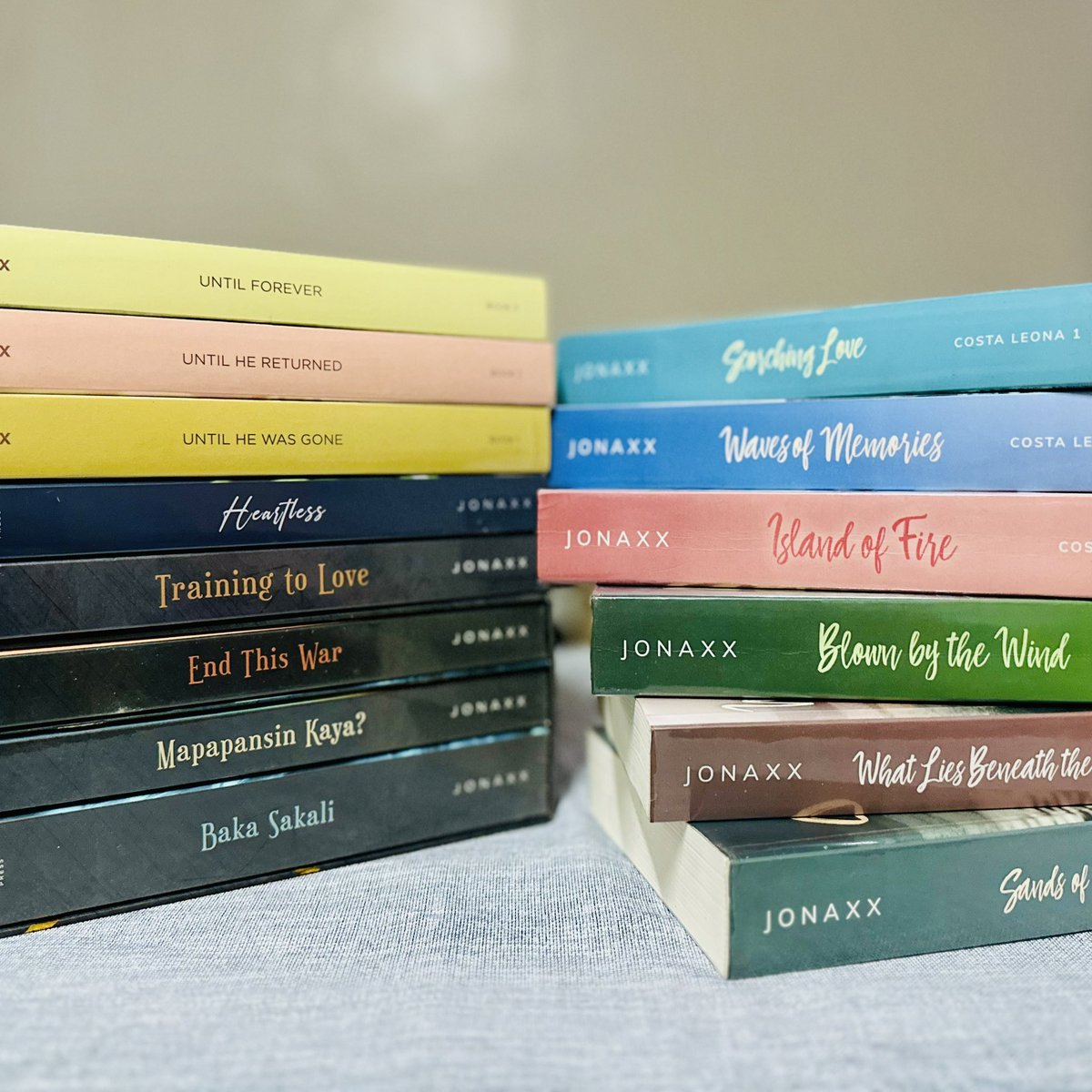 NicsRacini's tweet photo. 📚 DECLUTTERING BOOKS 📚

📍 All books are covered in plastic 📍 All CLS books come with a bookmark and postcard (except CLS 2 – no bookmark) 📍 Prices are negotiable https://t.co/b4L2DbRgot