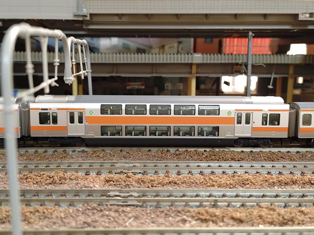 TOMIXから中央線E233系0番台H編成12両がマイレイアウトに入線しました