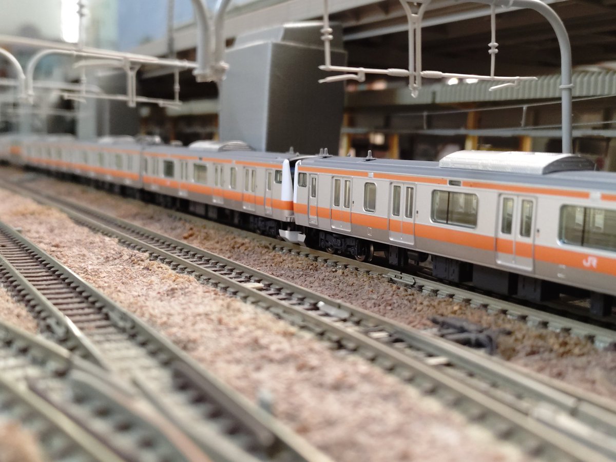 TOMIXから中央線E233系0番台H編成12両がマイレイアウトに入線しました