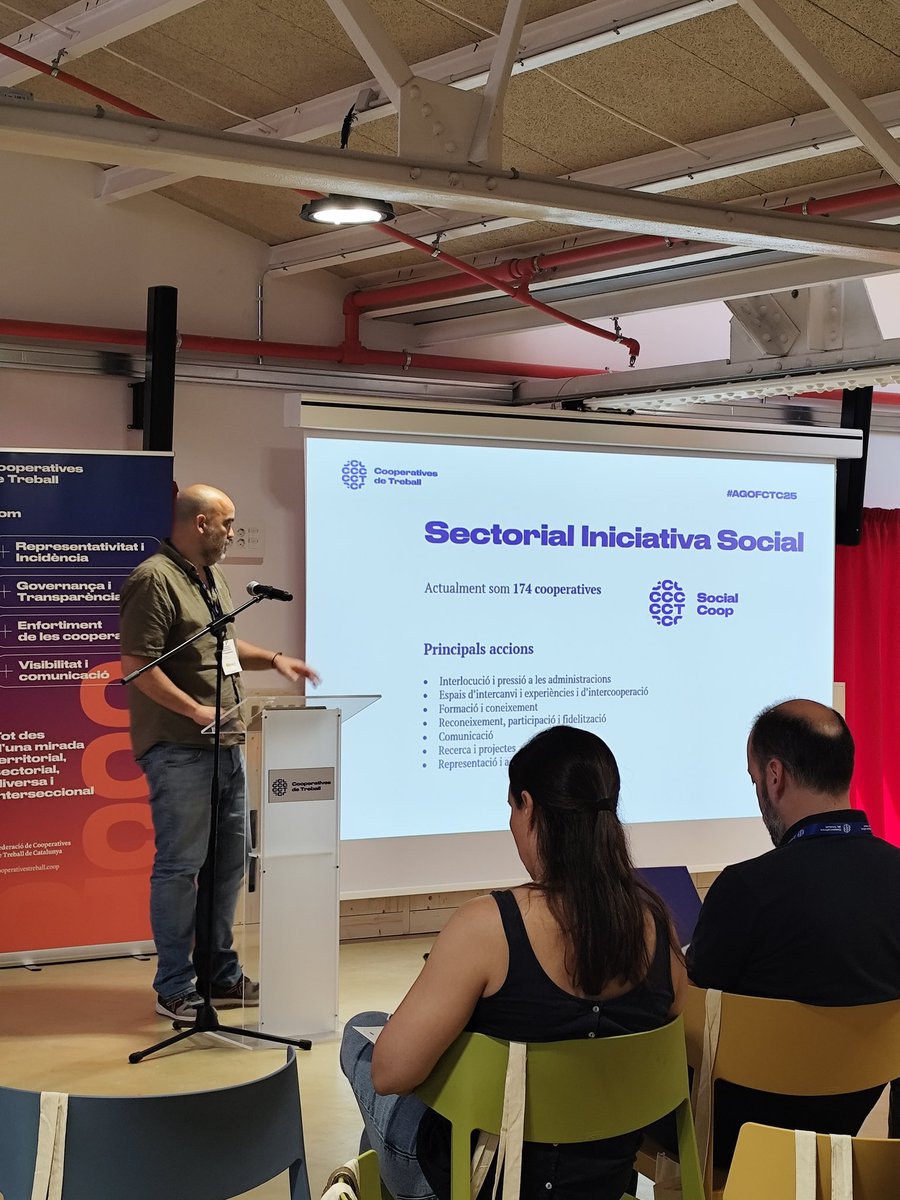 coopstreball's tweet photo. És el moment de la presentació de les dues Sectorials de la Federació⤵️

📌@SocialCoopCat agrupa les cooperatives d’iniciativa social 🫂
📌@Cultura_Coop agrupa les cooperatives del sector cultural 📚

#AGOFCTC25 #Cooperativisme #EconomiaSocial https://t.co/ZK4QBJ0qWD