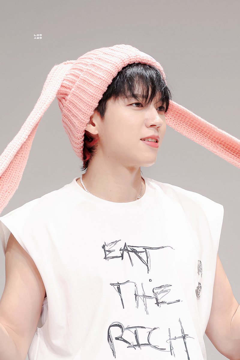 횬토끼 토끼야 어디를 가느냐 
깡충깡충 뛰어서 어디를 가느냐