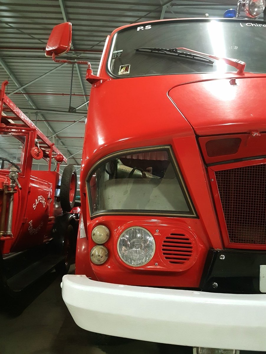 MotoNutJob's tweet photo. #FrenchCarFriday
#FrenchFireTruckFriday
#inFrance
#NoYouFuckOff https://t.co/JfU08V1yBU