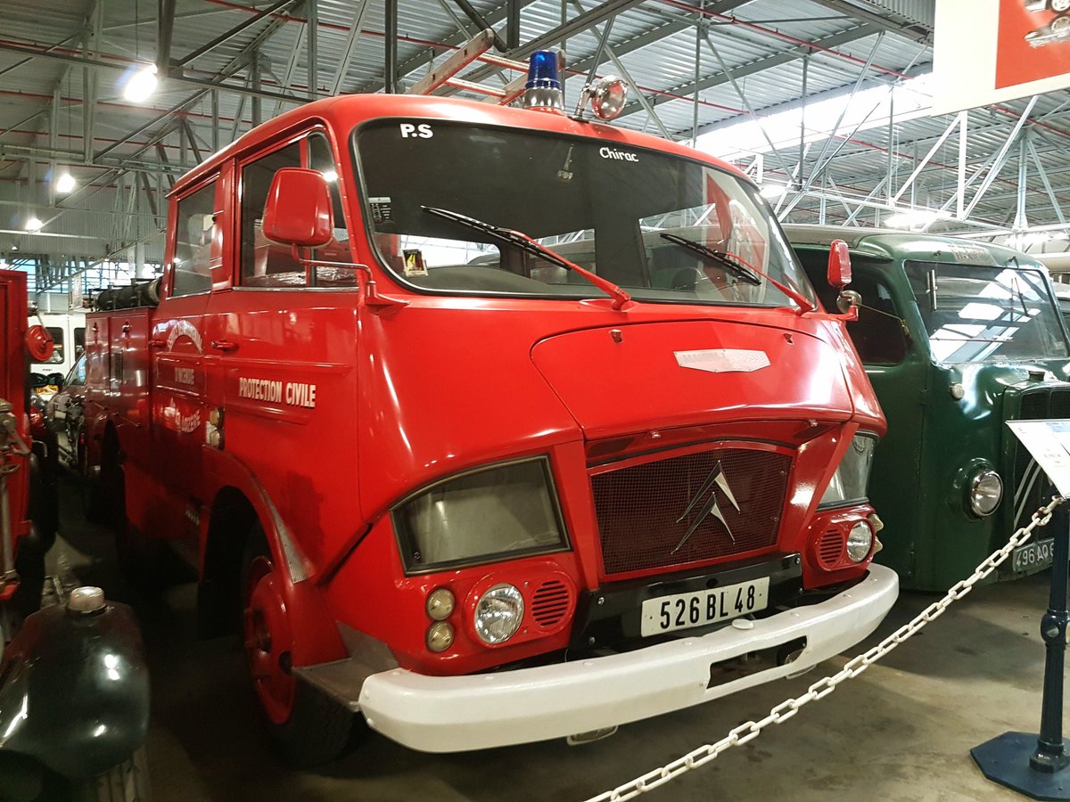 MotoNutJob's tweet photo. #FrenchCarFriday
#FrenchFireTruckFriday
#inFrance
#NoYouFuckOff https://t.co/JfU08V1yBU