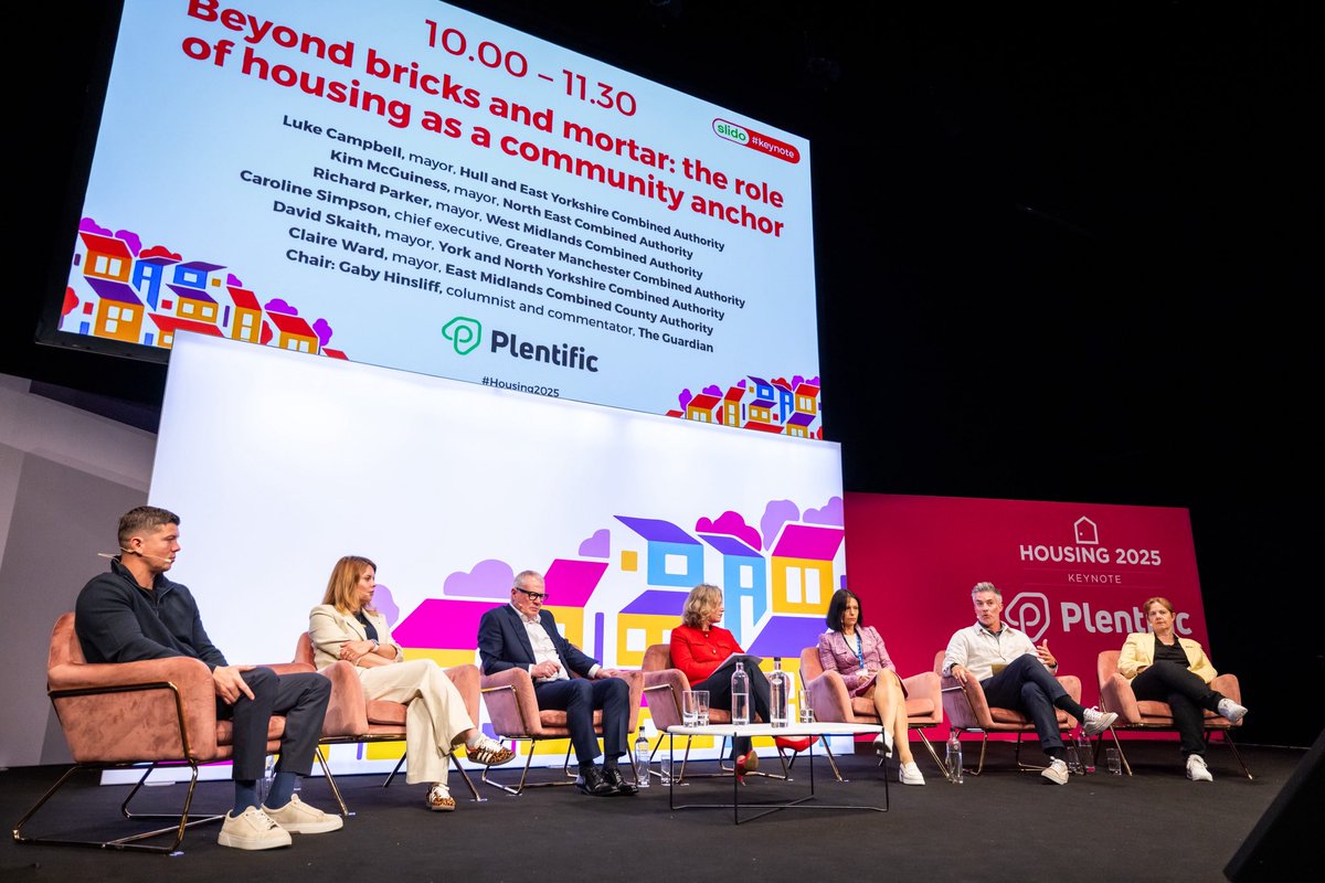 HEYCombinedAuth's tweet image. From #socialhousing to health and well-being; cross-sector partnerships to #affordable housing and #brownfield opportunities - a wide-ranging #mayor panel discussion with @luke11campbell at Housing 2025 conference this week @insidehousing @mhclg @Hullccnews @East_Riding