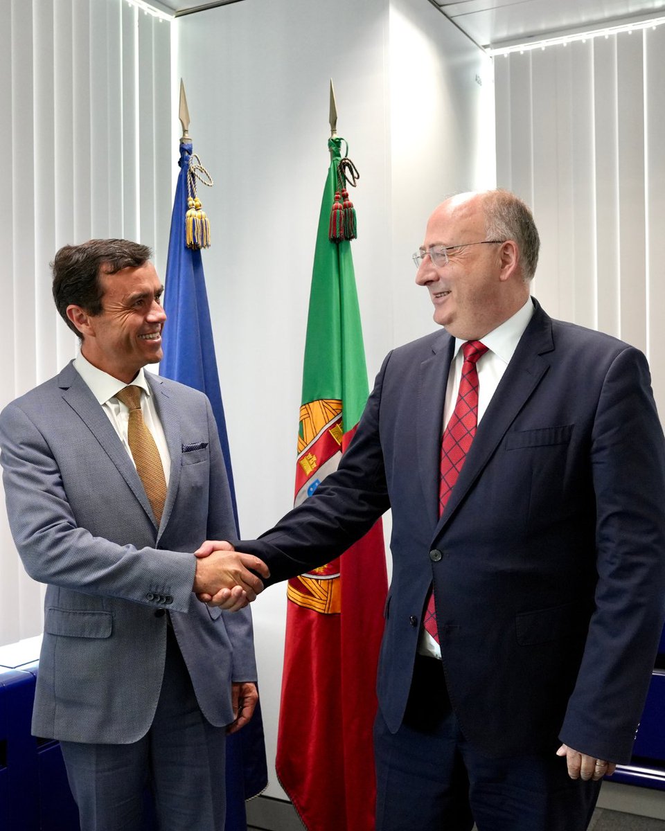 🇵🇹 Reuni com o Secretário Regional da Agricultura e Pescas da Madeira, Nuno Maciel, numa reunião de trabalho marcada pelo diálogo e pela cooperação entre o Governo da República e o Governo Regional.

Juntos, continuamos a construir soluções para valorizar a agricultura e as