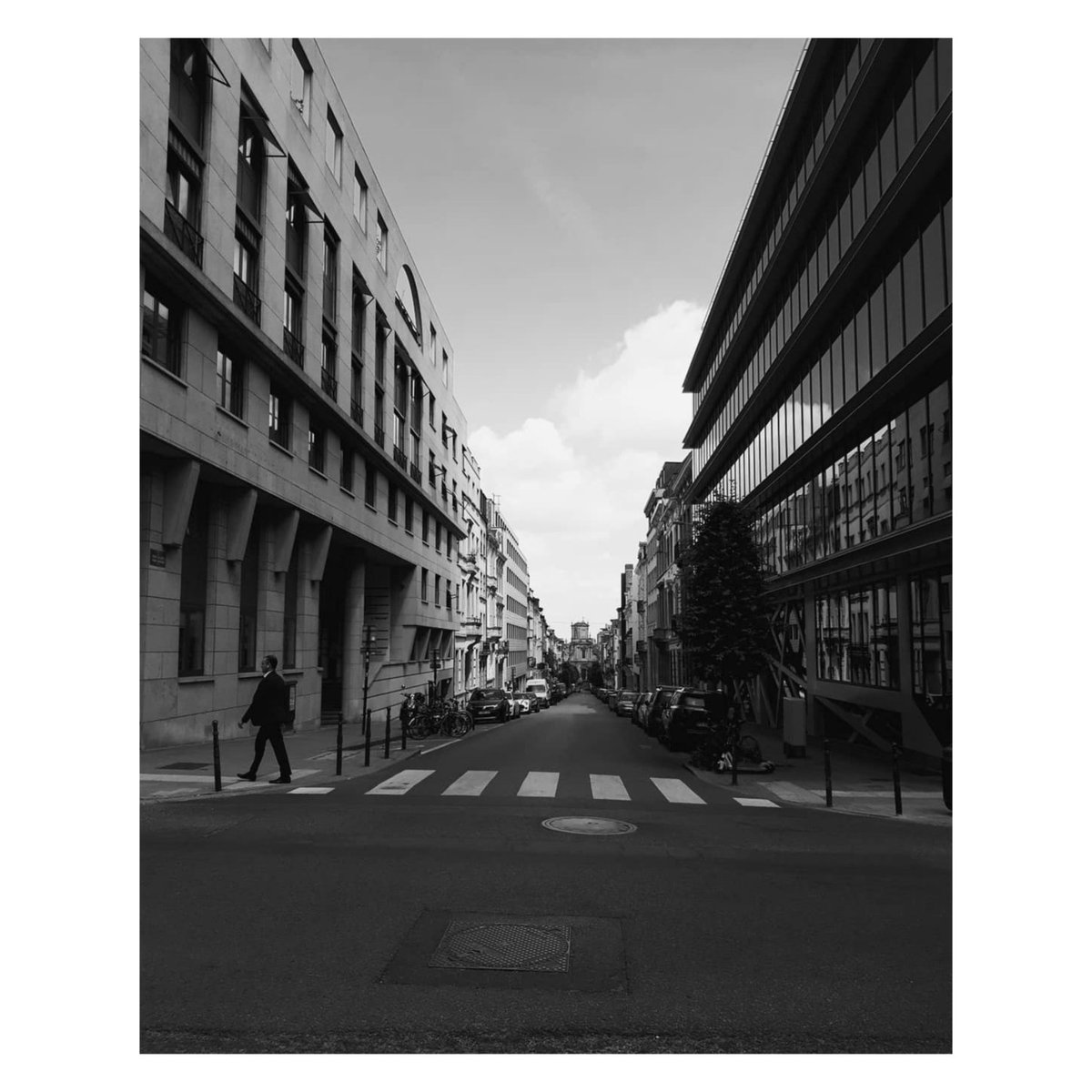 93DWTW's tweet photo. ˢᵗʳᵉᵉᵗ ˢᵉˢˢⁱᵒⁿ. ᴮˣᴸ ᴮʳᵘˢˢᵉˡˢ.
#moodscape #brusselslife #belgium #streetphotography #blackandwhitephotography #monochrome https://t.co/x3tqqCbCeE